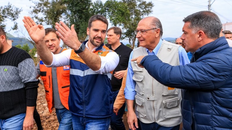 Governador vistoria municípios atingidos pelo ciclone e se reúne