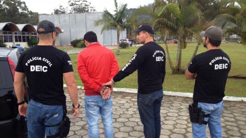 O preso está sendo conduzido para Porto Alegre e será encaminhado ao sistema penitenciário gaúcho.