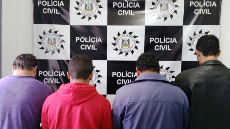 Eles são suspeitos de participar na execução de um homem, a tiros, no dia primeiro de outubro deste ano.