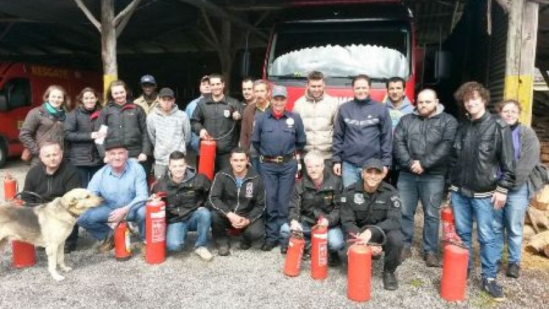 turma capacitada pela bombeira civil Denise Zini