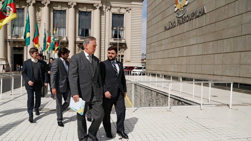 O governo do Estado entregou, nesta quinta-feira, à Assembleia Legislativa o Orçamento de 2017.