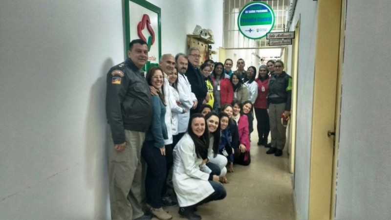 Equipe de funcionários do Hospital Vila Nova trabalha na Unidade Básica de Saúde do Presídio Central