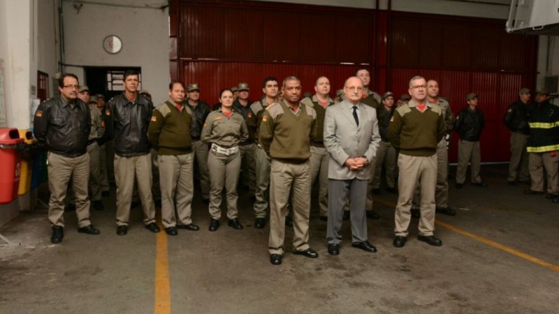 Wantuir Jacini em visita ao Corpo de Bombeiros de Santa Maria .