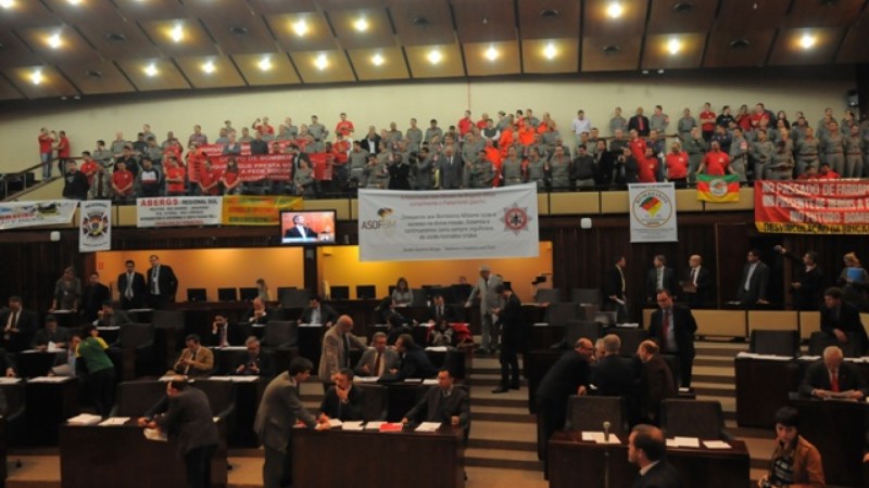 Bombeiros ocuparam as galerias para acompanhar votação na Assembleia Legislativa