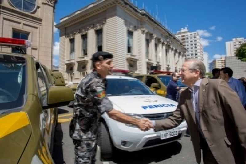 IGP recebe viaturas para transporte de corpos - IGP-RS