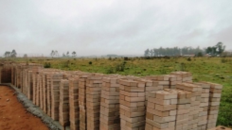 Na CPAC, mais de 75 presos já produzem tijolos ecológicos
