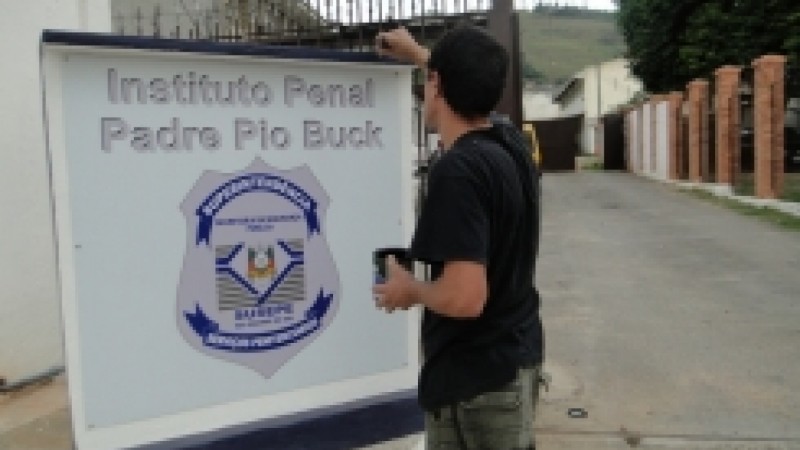 Obra executada pelos próprios presos permitirá 80 vagas no regime semiaberto