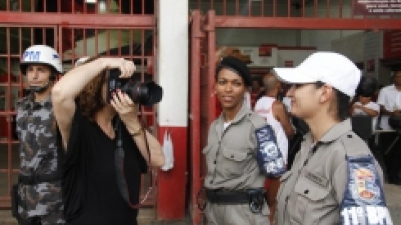 Primeira-dama registra trabalho do efetivo feminino da Brigada Militar