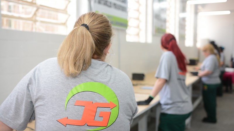 Iniciativa inédita vai proporcionar trabalho na reciclagem de resíduos eletroeletrônicos para detentas do Madre Pelletirer.