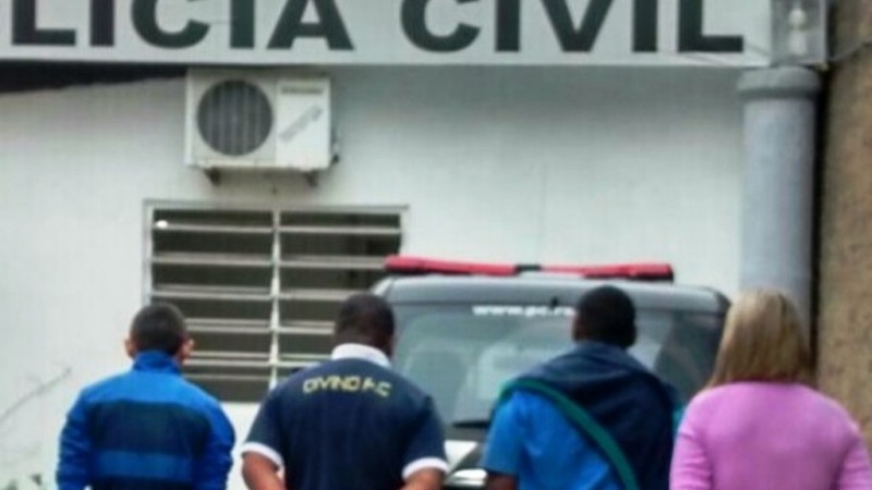 Os presos são acusados de terem expulsado um morador de sua residência para a instalação de um ponto de venda de drogas.