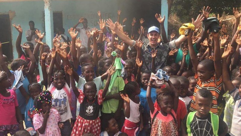 Wagner Estanislau Wasenkeski levou no&ccedil;&otilde;es de pol&iacute;cia comunit&aacute;ria e ensinamentos do Proerd &agrave;s crian&ccedil;as e adolescentes africanos, em uma regi&atilde;o de extrema pobreza