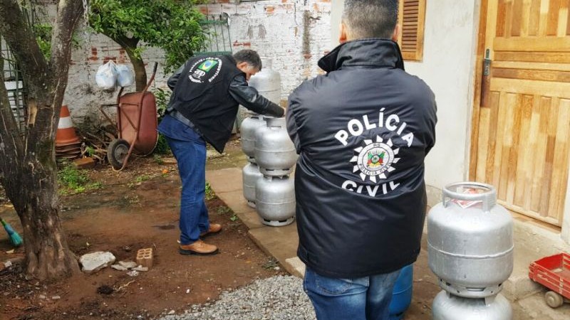 O local não possuía alvará para funcionamento e não apresentava condições para o armazenamento dos botijões.