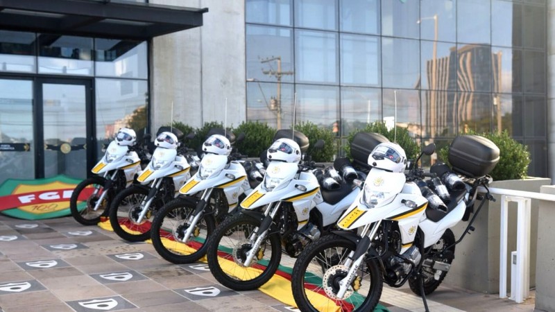 Foram entregues cinco motos, modelo Honda XRE 300r, caracterizadas e totalmente equipadas para o policiamento ostensivo. 