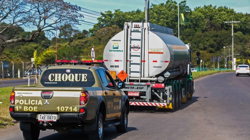 Comando Rodoviário da BM realiza operação em caminhões com suspensão  arqueada