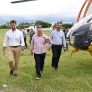 Governador, Eduardo Leite, vice-governador, Ranolfo Vieira Júnior, e secretário adjunto da Segurança Pública, Marcelo Gomes Frota, acompanharam decolagem de helicópteros para a Operação Integrada Metropolitana.