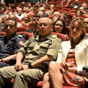 Coronel Bonfanti, coronel Ikeda e delegada Nadine Anflor na pleita do teatro do Sesi, na Fiergs.