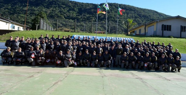 Alunos em frente a câmera