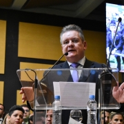 Vice-governador e secretário da Segurança Pública, delegado Ranolfo Vieira Júnior, discursa durante a formatura de 412 novos policiais civis, na Casa da Música da Ospa.