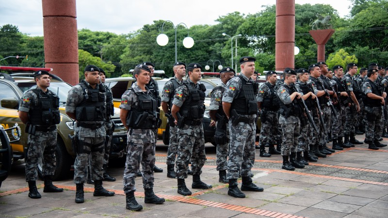 Policiais militares na 1º edição da Operação Integrada Metropolitana.