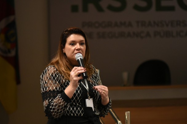 Delegada Viviane ministrou capacitação sobre enfrentamento ao stalking