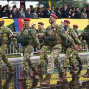 Militares marcham durante o Desfile de 7º de setembro em Porto Alegre