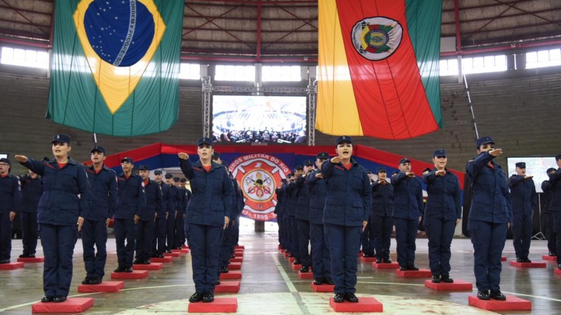 solenidade de formatura dos 156 bombeiros militares