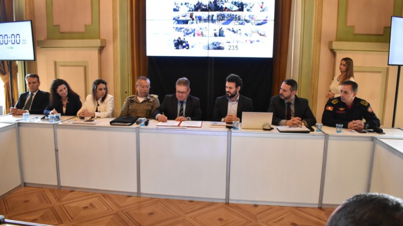 Assinatura do decreto ocorreu no encontro mensal de Gestão Estatística em Segurança (Geseg), realizado no Palácio Piratini.