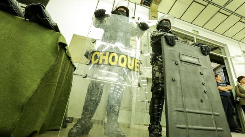 Os batalhões de choque atendem ocorrências como motins em presídios e reintegração de posse