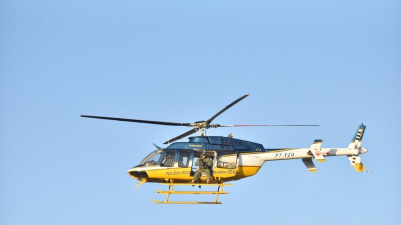 Operação envolveu seis helicópteros para transporte dos presos até base aérea