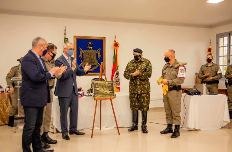 Autoridades inauguram prédio restaurado do 1º RPMon.