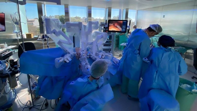 A cirurgia é geralmente indicada em casos de tumores complexos de rim, muito grandes, ou em localizações difíceis