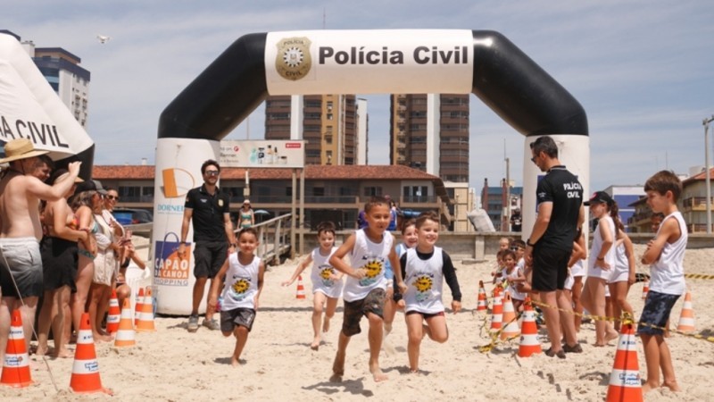 Minirrústica da Polícia Civil na praia de Capão da Canoa