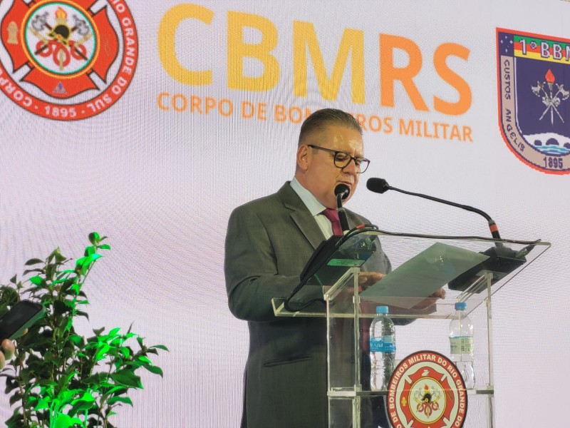 Delegado Ranolfo em discurso na solenidade de 127 anos do CBMRS