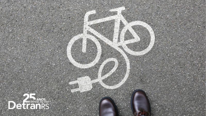 A imagem de uma bicicleta no asfalto descreve e orienta que para pinar, basta acessar o Participa + Brasil com login da conta no Gov.br