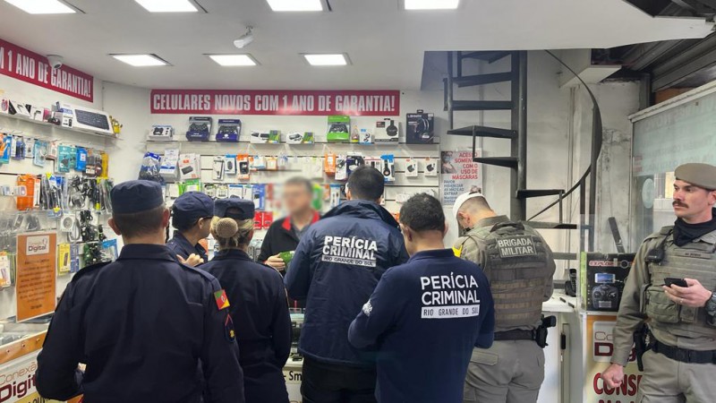 Ação permanente consiste em coibir o comércio ilegal de celulares