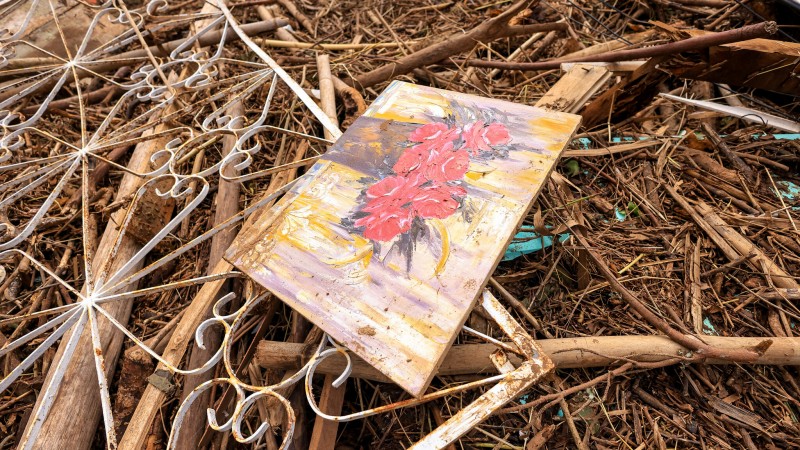 Imagem de destroços provocados pelas enchentes no RS