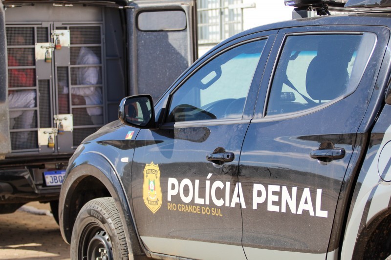 #ParaTodosVerem: Foto de viatura da Polícia Penal estacionada. Fim da descrição.