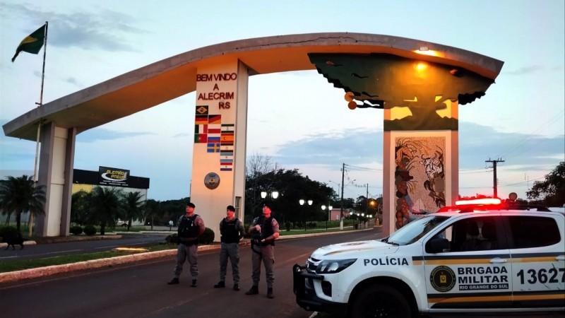 Brigada Militar em frente a fronteira