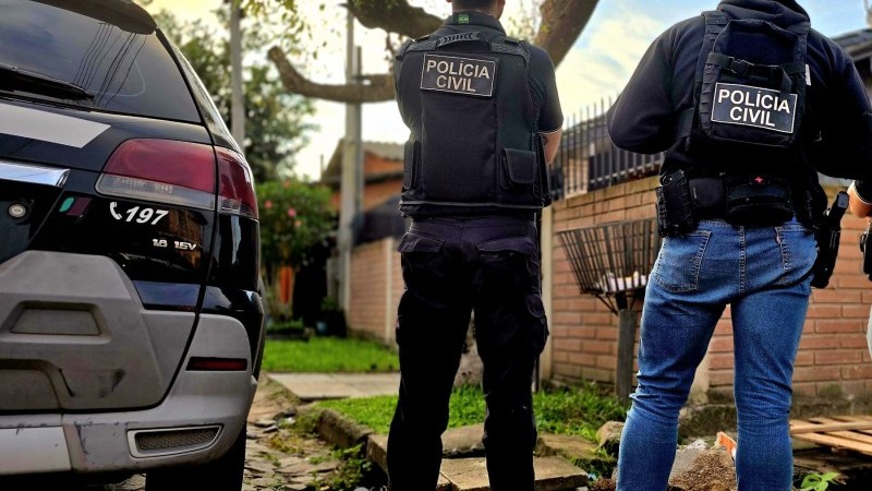 A foto mostra a Polícia Civil durante operação