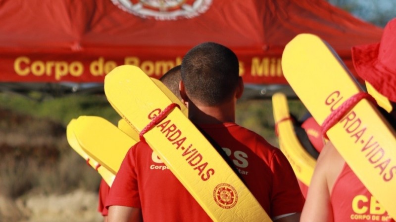 Curso de 200 horas aula formou 53 novos guarda-vidas militares. 