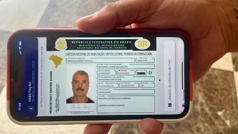 Aplicativo da carteira digital aberto em um celular