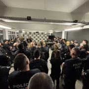 Agentes da Polícia Civil reunidos em preparação para a operação Bunker
