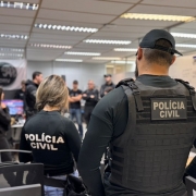 Agentes da Polícia Civil se preparam para a operação