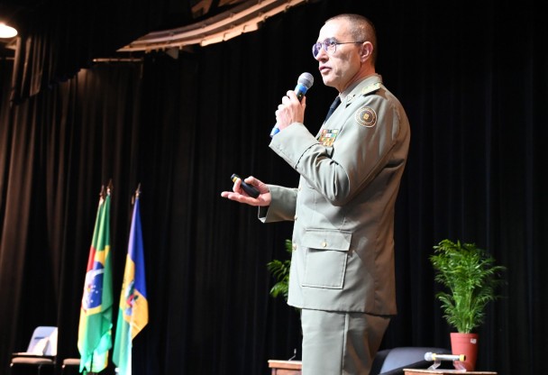 Coronel Feoli (BM-RS), durante a palestra de abertura do evento