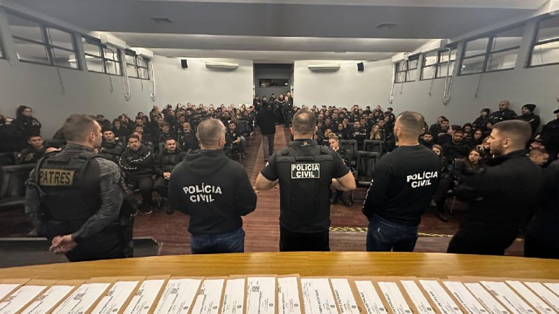 Agentes da Polícia Civil se preparam para a operação