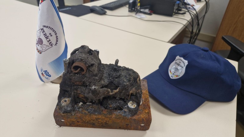 Imagem mostra pe&ccedil;a do &ocirc;nibus danificada pelo inc&ecirc;ndio