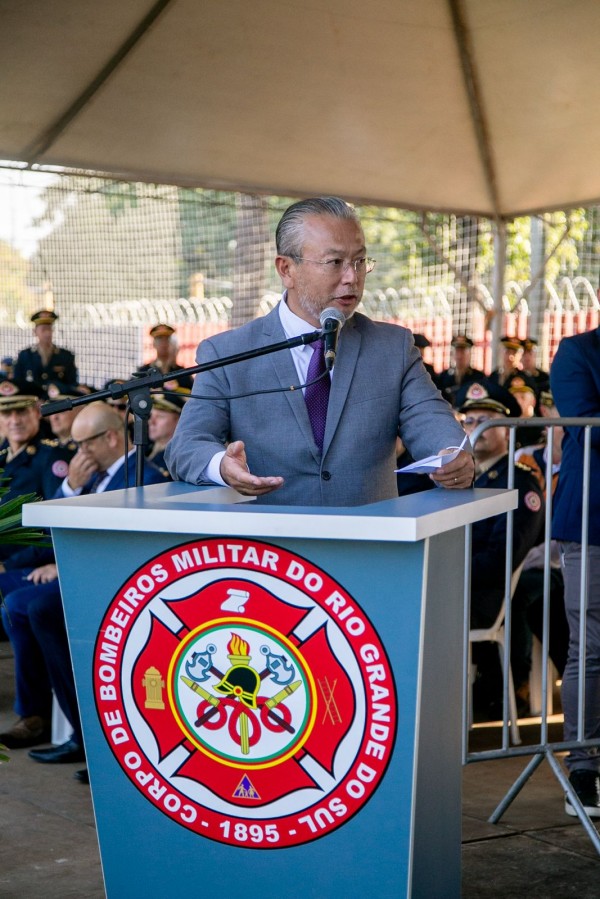 Na imagem o secretário Ikeda discursa no evento