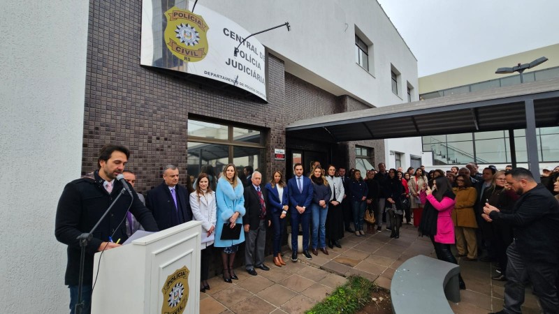 Na imagem, autoridades presentes ao evento