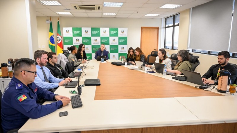 Na imagem trabalho no Gabinete Integrado de Monitoramento das Elei&ccedil;&otilde;es